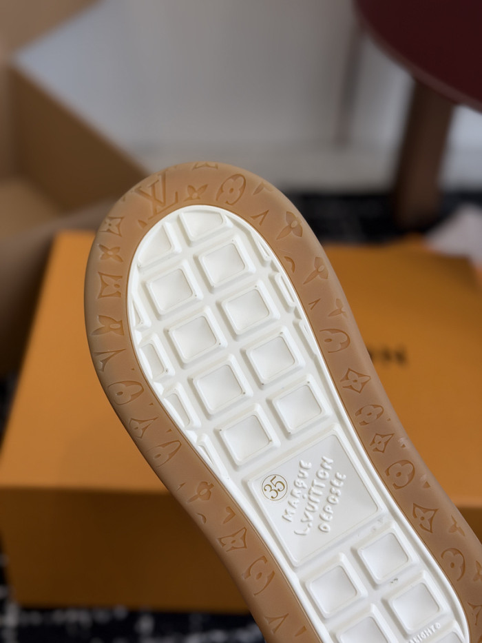 LV snekaers 300