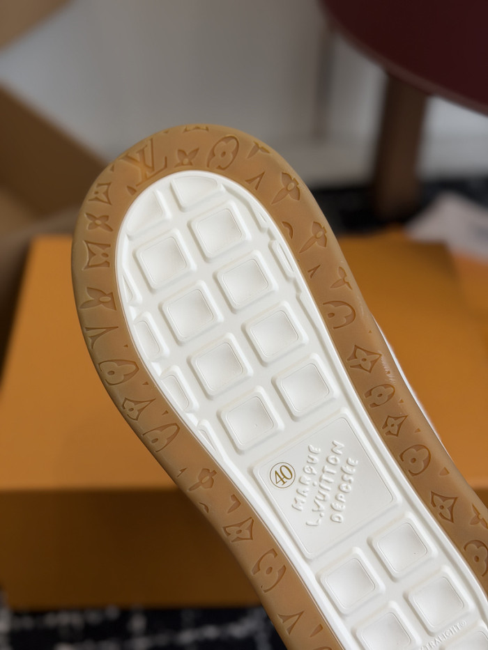 LV snekaers 301