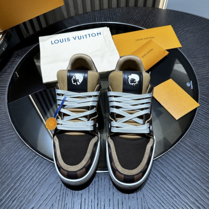 LV snekaers 240