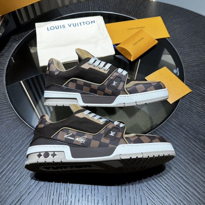 LV snekaers 240