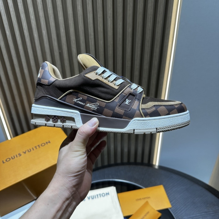 LV snekaers 240