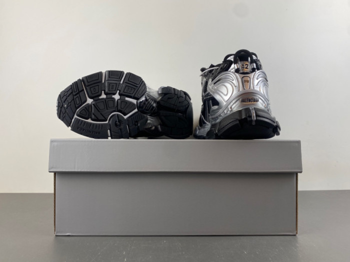 SNEAKER RUNNER 53