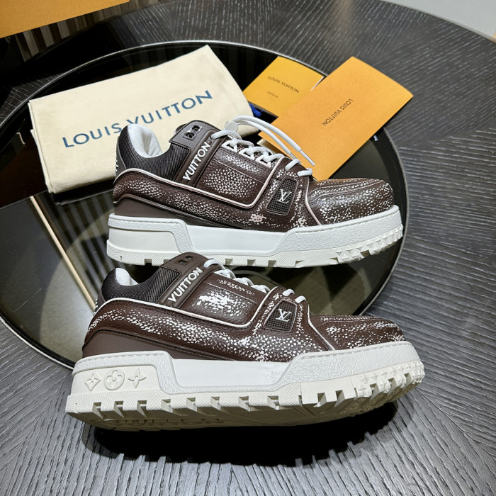 LV snekaers 247