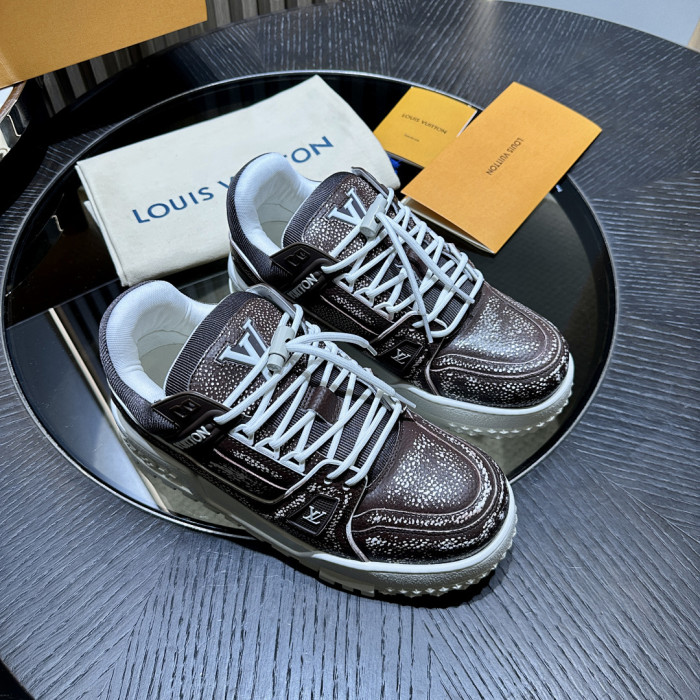 LV snekaers 247