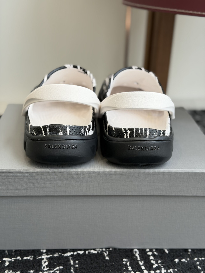 Ba1en*iaga Sandal 49