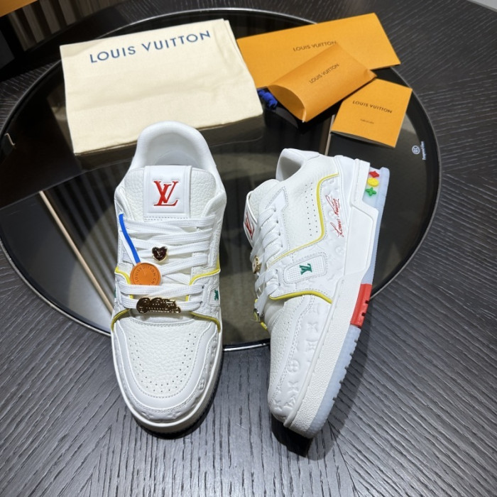 LV snekaers 237