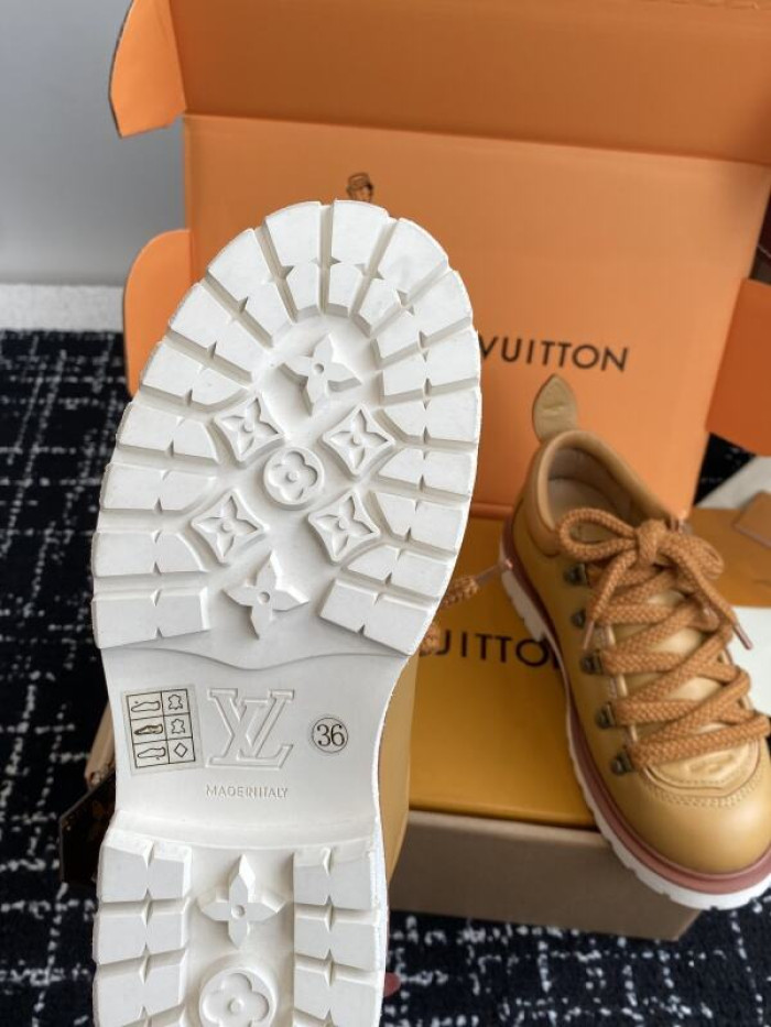 LV snekaers 223