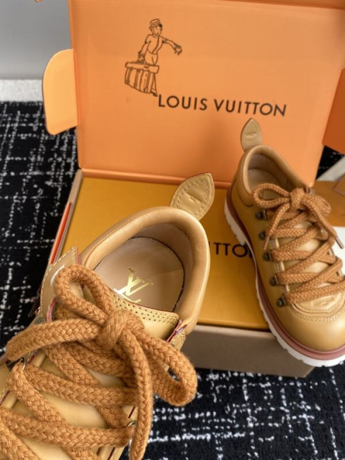 LV snekaers 223