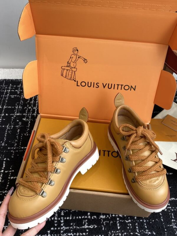 LV snekaers 223
