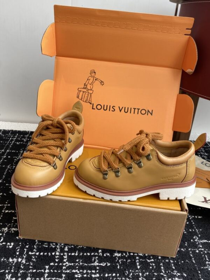 LV snekaers 223