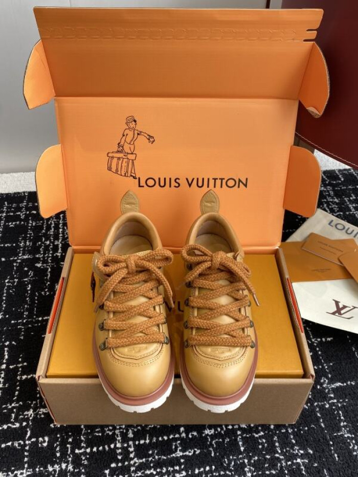 LV snekaers 223