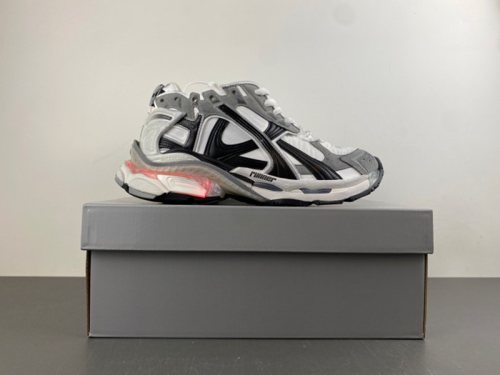 SNEAKER RUNNER 52