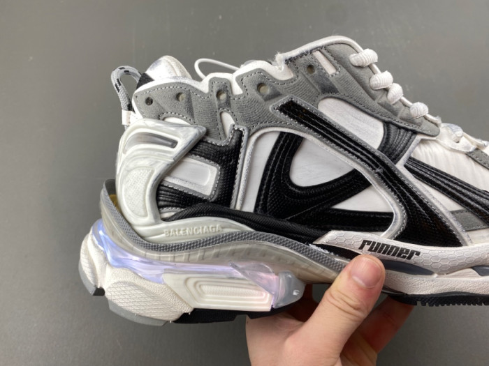 SNEAKER RUNNER 52