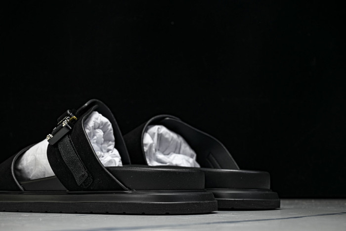 D10r SANDAL 17