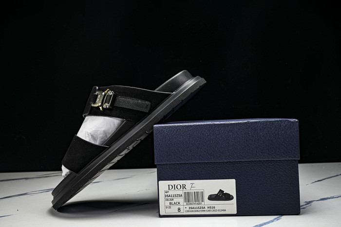 D10r SANDAL 17
