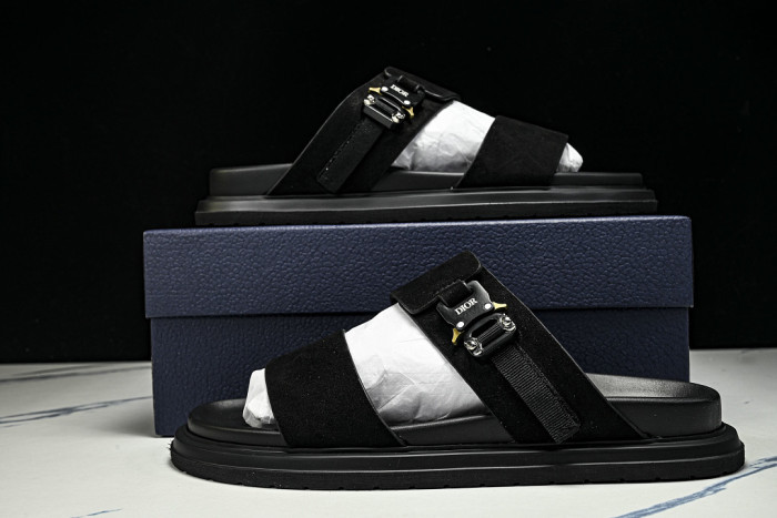 D10r SANDAL 17