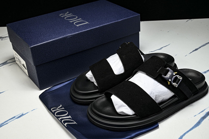 D10r SANDAL 17