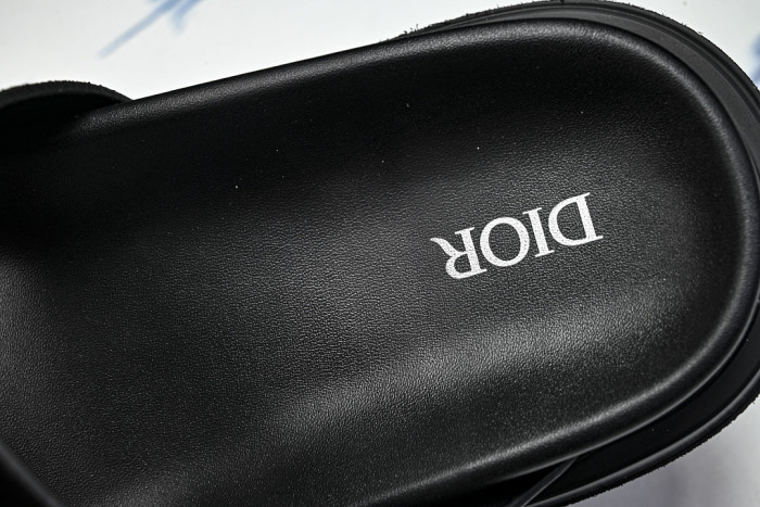 D10r SANDAL 17