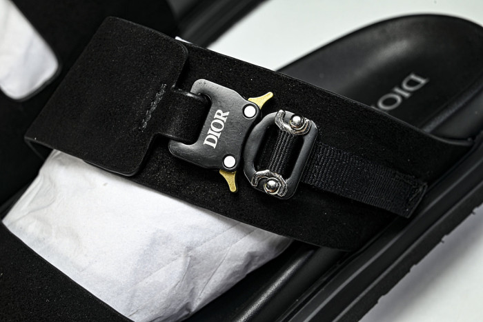D10r SANDAL 17