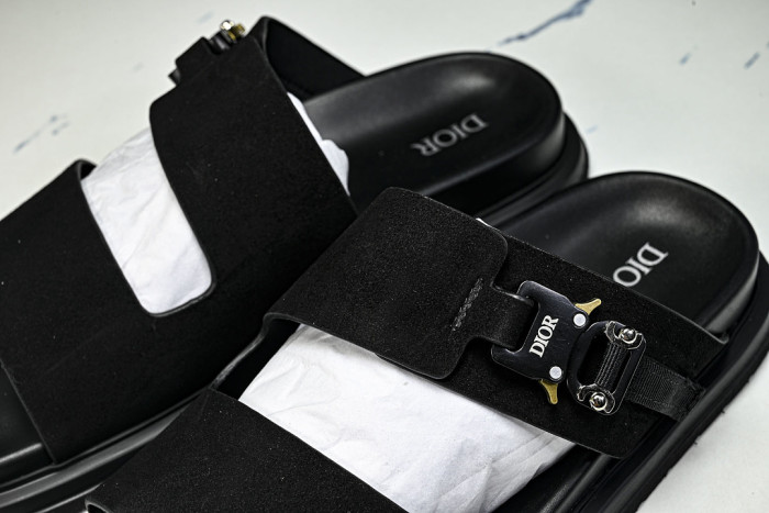 D10r SANDAL 17
