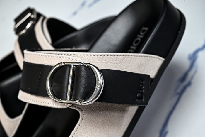 D10r SANDAL 15