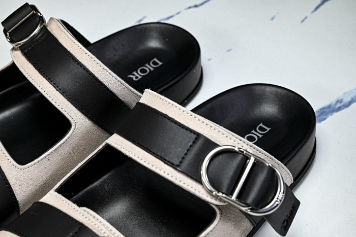 D10r SANDAL 15
