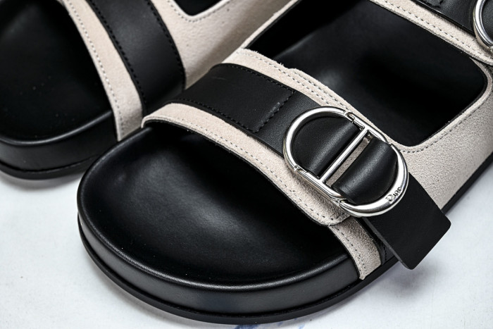 D10r SANDAL 15