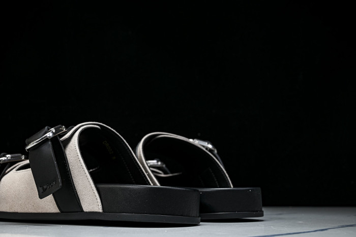 D10r SANDAL 15