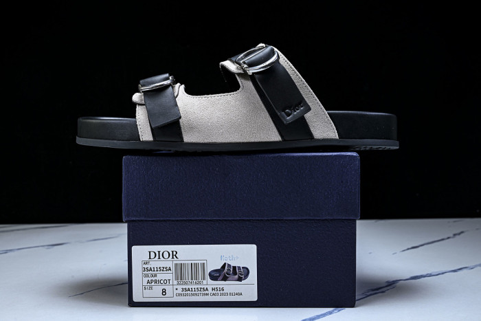 D10r SANDAL 15