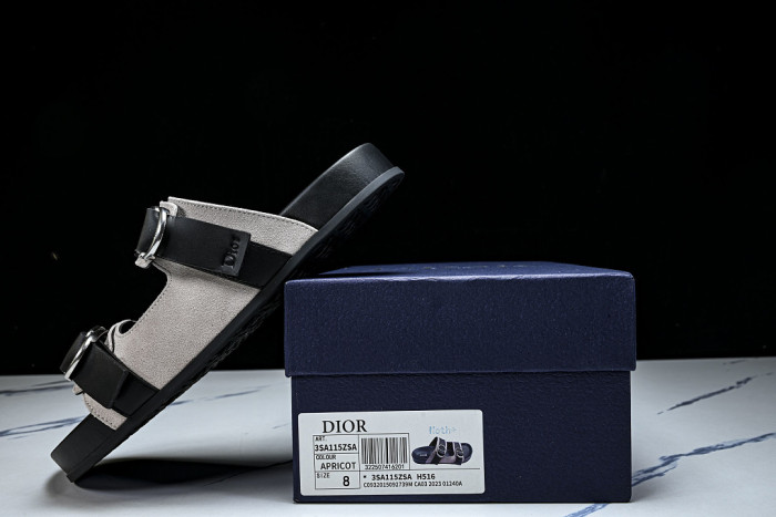 D10r SANDAL 15