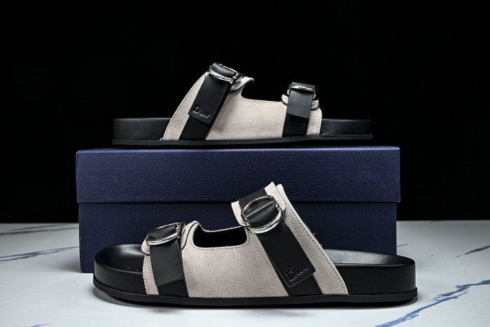D10r SANDAL 15