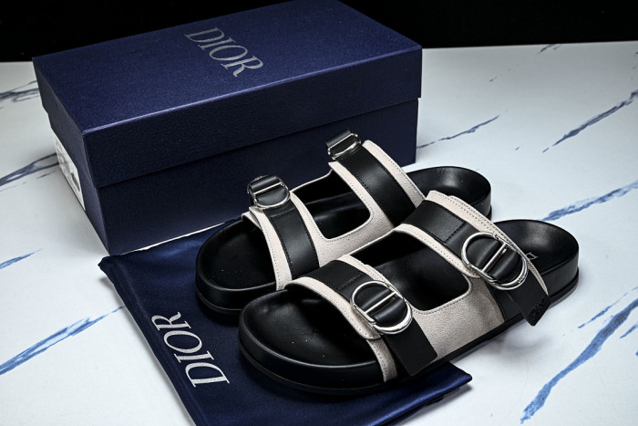 D10r SANDAL 15