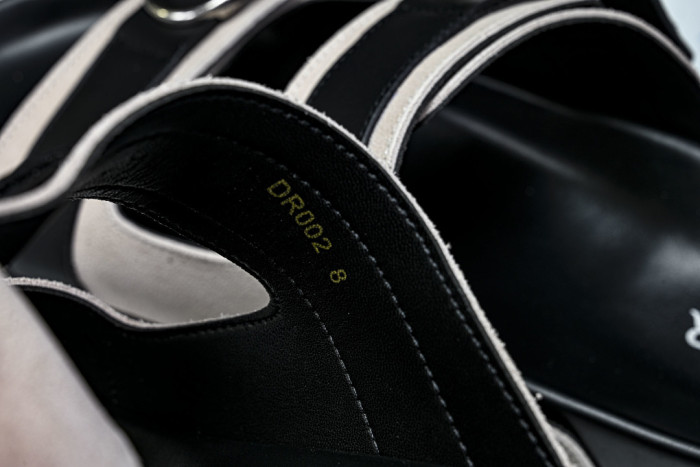 D10r SANDAL 15