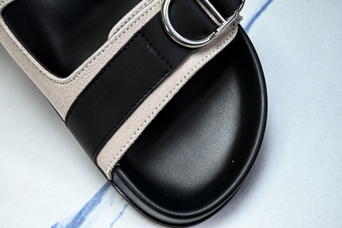 D10r SANDAL 15
