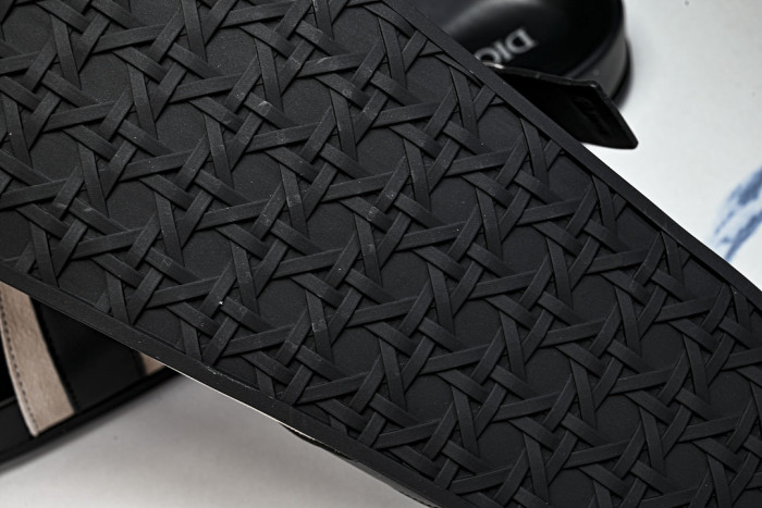 D10r SANDAL 15