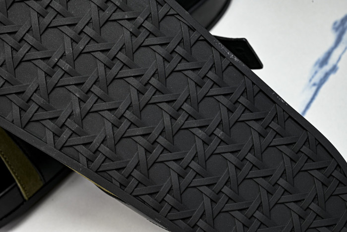 D10r SANDAL 16