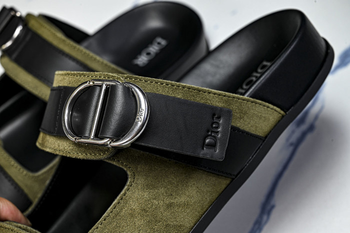 D10r SANDAL 16