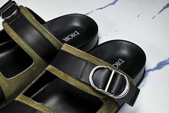 D10r SANDAL 16