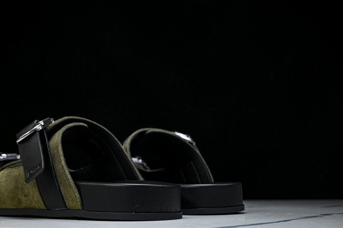 D10r SANDAL 16