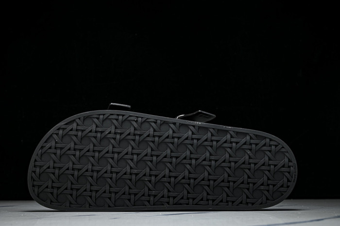 D10r SANDAL 16