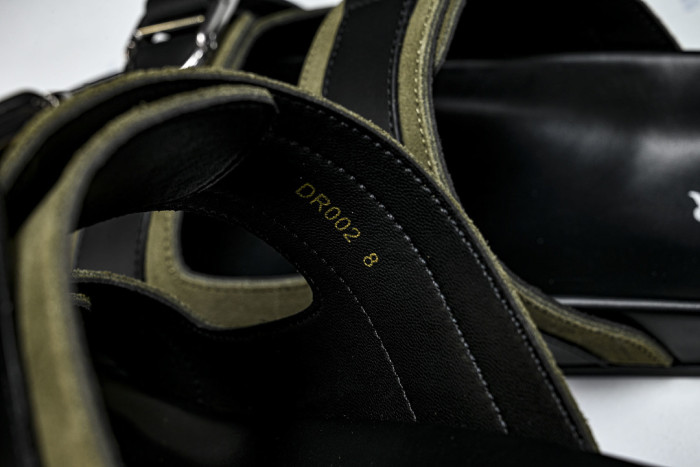 D10r SANDAL 16