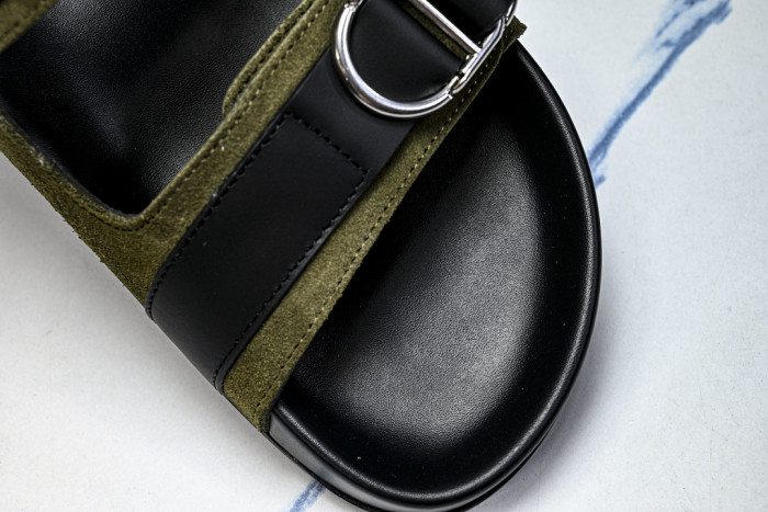 D10r SANDAL 16