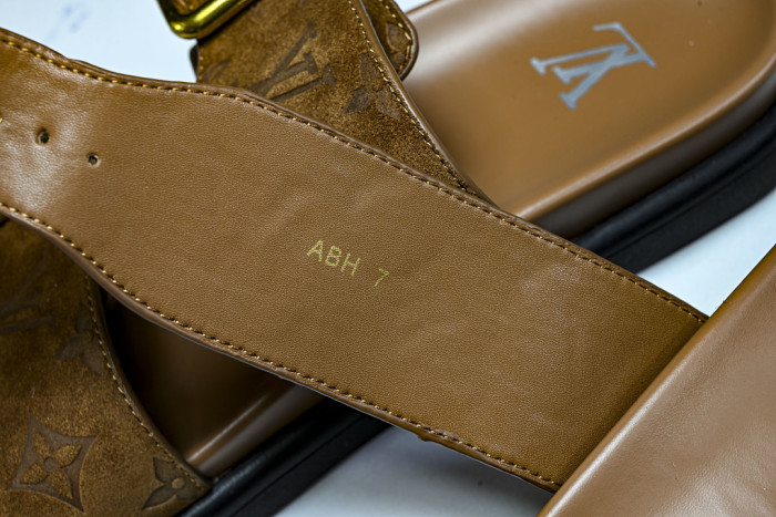 L&V sandal 102