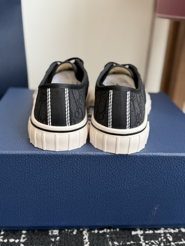 D10r B23 SNEAKER-012
