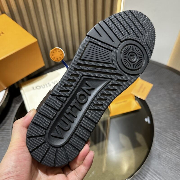 LV snekaers 212