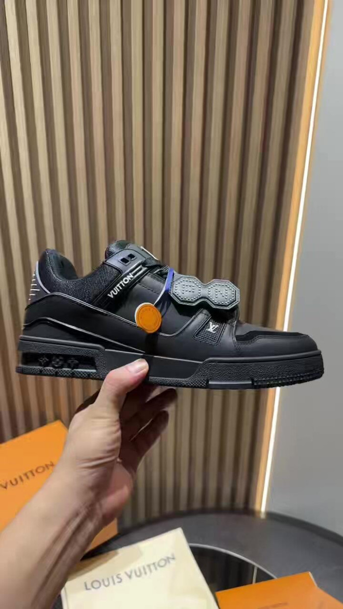 LV snekaers 212
