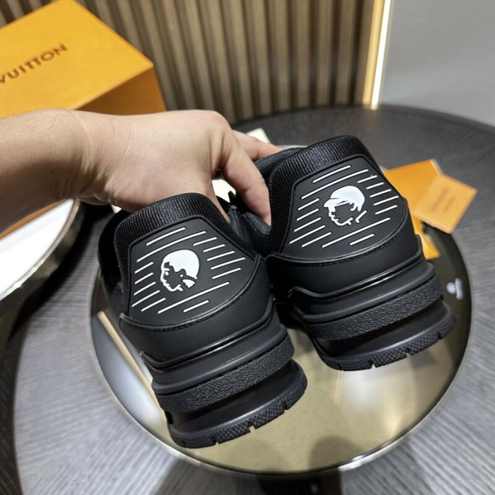 LV snekaers 212