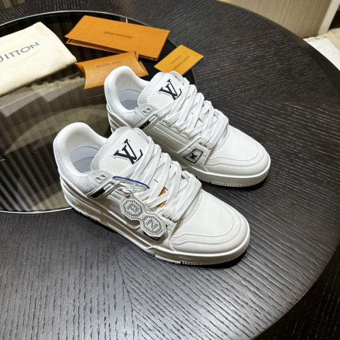 LV snekaers 234