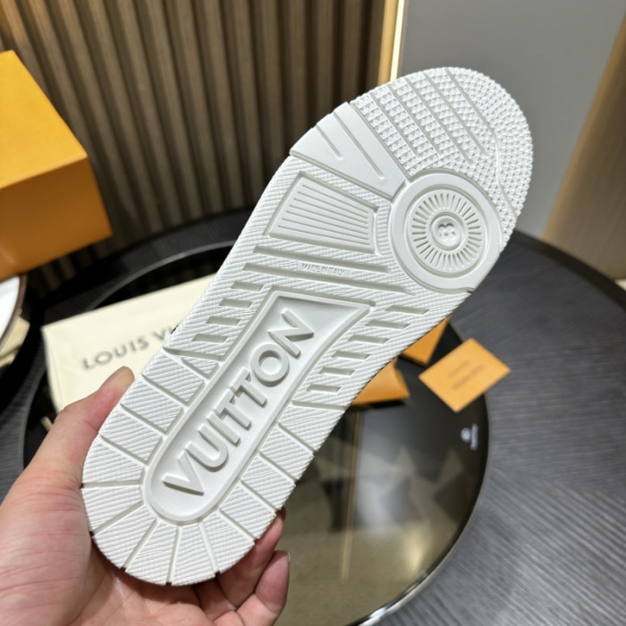 LV snekaers 234