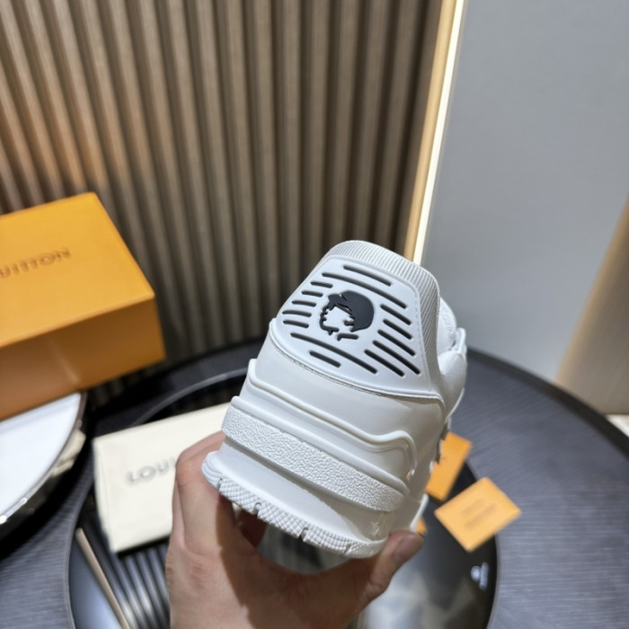 LV snekaers 234